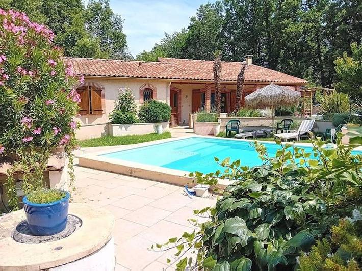 Location de vacances pour 8 personnes, avec piscine et jardin à Fontenilles