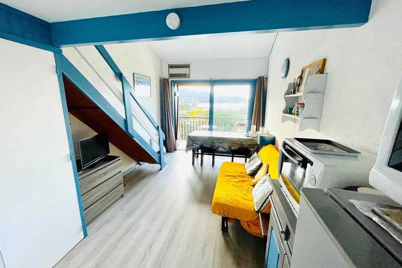 Ganze Wohnung, Ferienwohnung für 3 Personen mit Terrasse in Tiuccia, Calcatoggio
