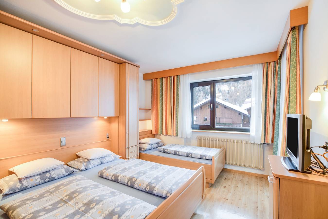 Appartement entier, Rustic Apartment near Ski Areas with Wi-Fi, Garden and Terrace in Colfosco, Corvara in Badia