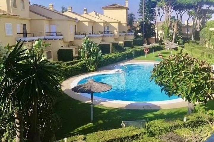 Chalet für 6 Personen, mit Balkon und Pool sowie Garten, mit Haustier