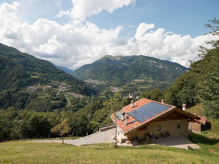Bed and breakfast per 5 persone, con panorama e giardino, con animali domestici in Trentino