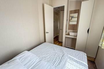 Bungalow for 8 People in Waveney District, Suffolk, Photo 2