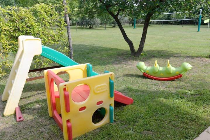 Maison de campagne pour 14 personnes, avec piscine ainsi que jacuzzi et jardin dans Orentano - 3