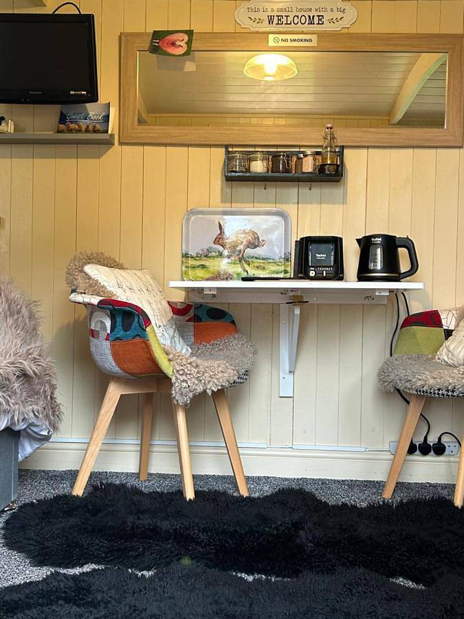 Double Room with Private External Bathroom in Gloucestershire