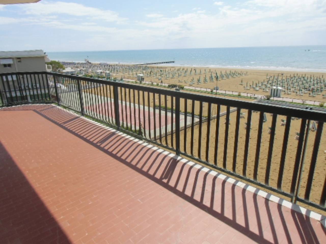 Appartamento intero, Appartamento 'Residence Il Panfilo Sul Mare' con vista mare, piscina in comune e terrazza privata in Lido di Jesolo, Jesolo