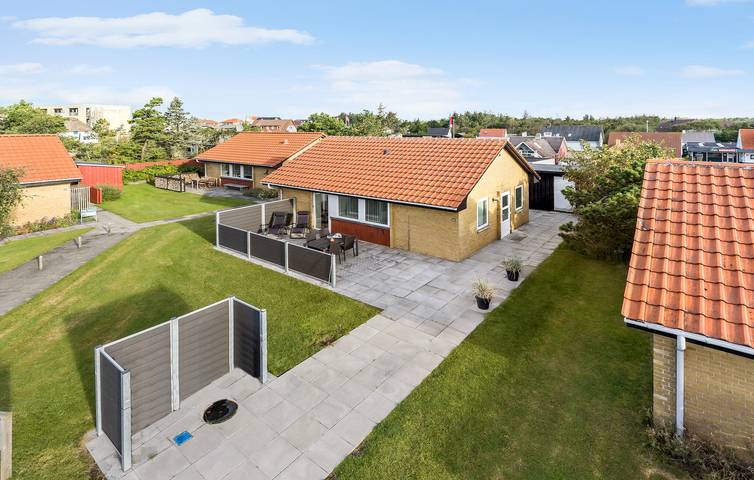 Ferieudlejning for 4 personer, med Terrasse i Nymindegab