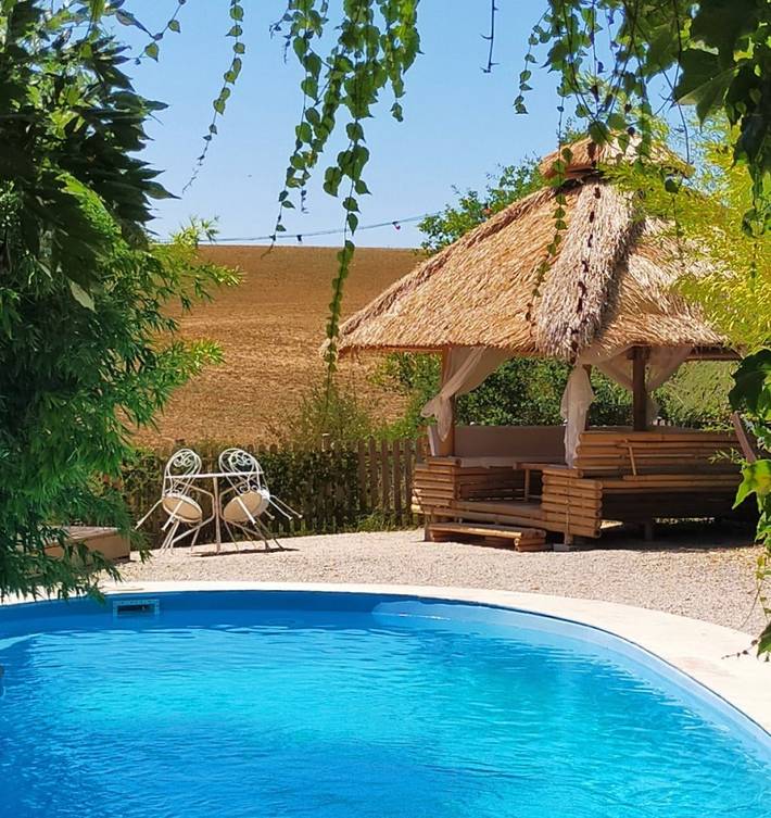 Gîte pour 4 personnes, avec jardin ainsi que piscine et terrasse - 1