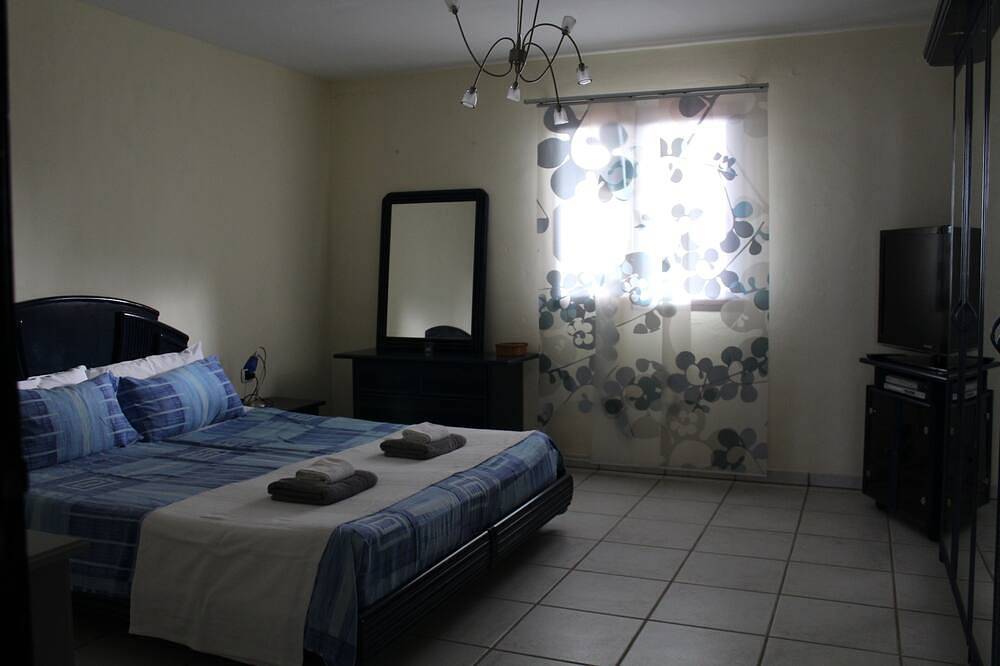 Villa/Ferienhaus  Zwischen Golfplatz Und Strand Mit Pool Sauna Und Jacuzzi in Puerto del Carmen, Tías