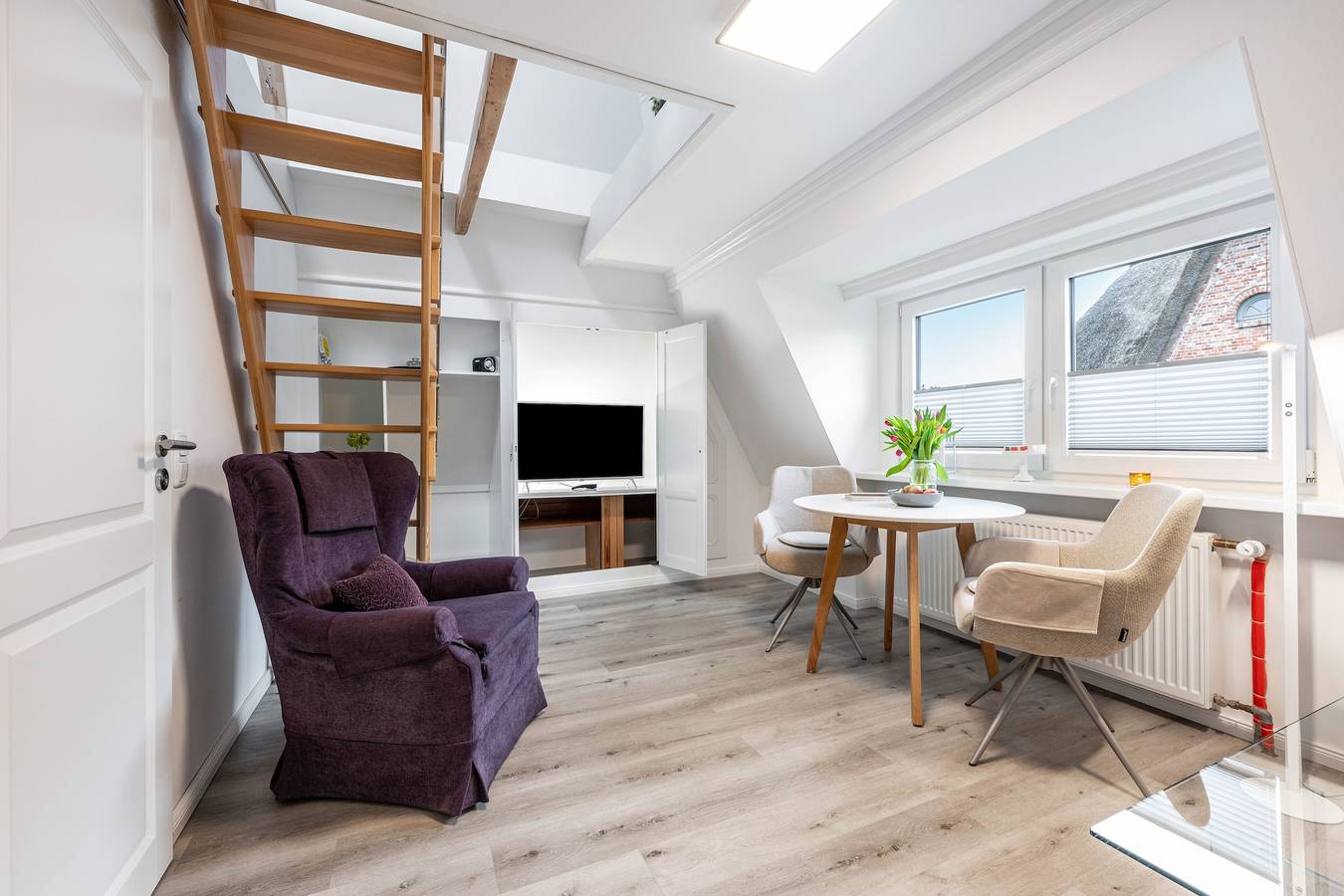 Entire apartment, Apartment 'Westsee Og Friesenstil Modern' near the Beach with Shared Garden & Wi-Fi in Wenningstedt, Sylt