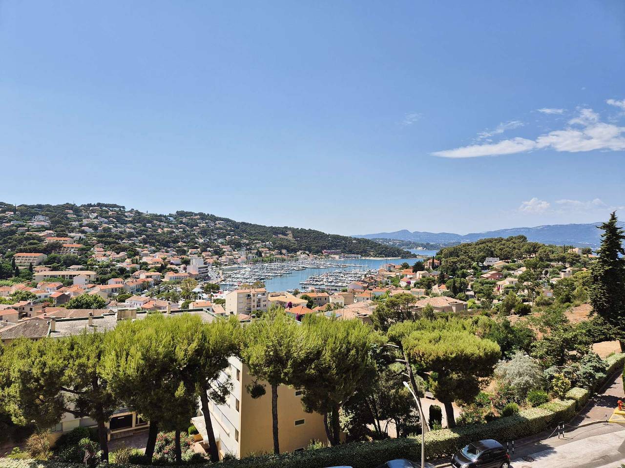 Appartement de vacances entier, Piscine, Wi-Fi, climatisation, garage privatif, terrasse, plages et commerces à pied in Saint-Mandrier-sur-Mer, Côte méditerranéenne (France)