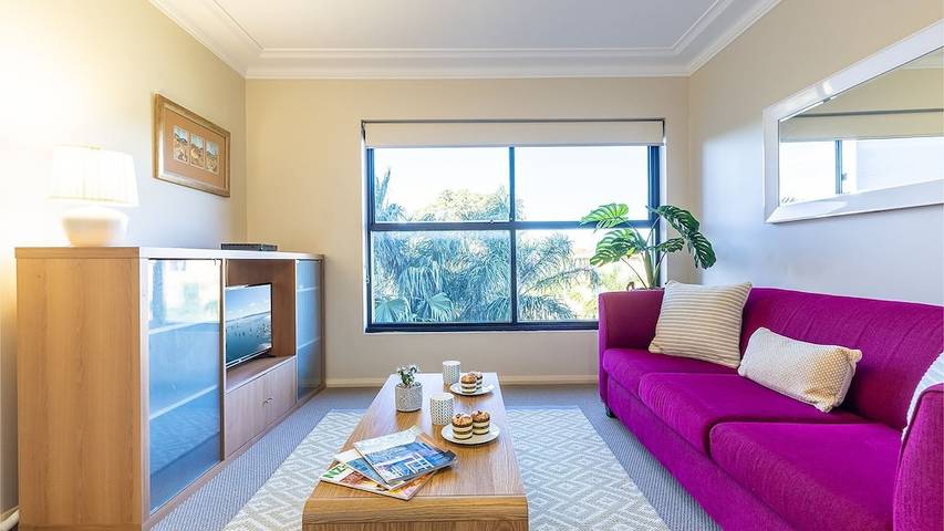 Holiday apartment for 6 people, with garden and pool as well as balcony and hot tub in Nelson Bay