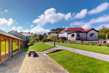 Log Cabin for 8 People in Conwy, Conwy region, Photo 1