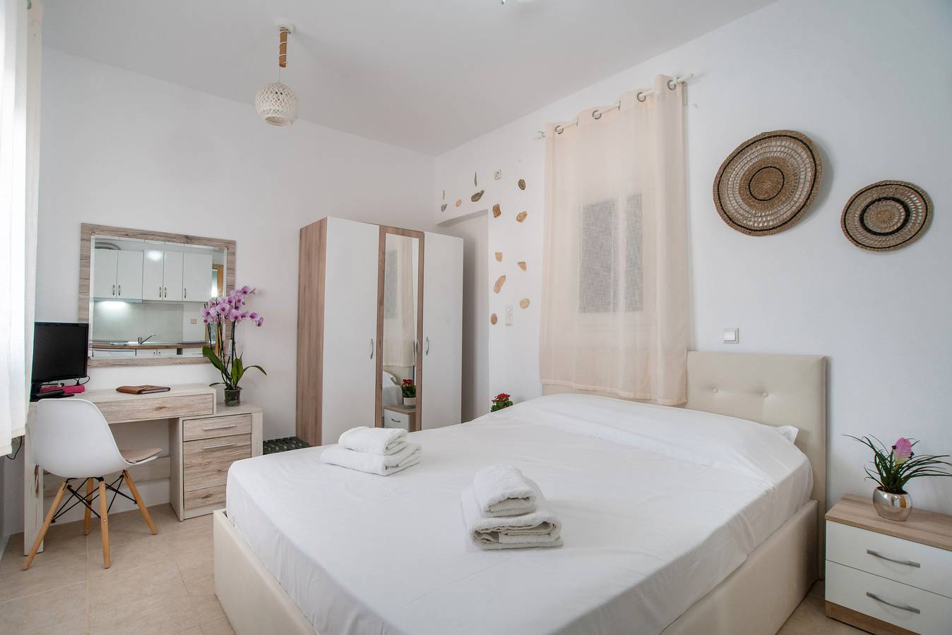 Entire studio, Studio Apartment 'Ktima San Antonio Paros - Artemis' with Mountain View, Private Terrace and Wi-Fi in Marpissa, Paros