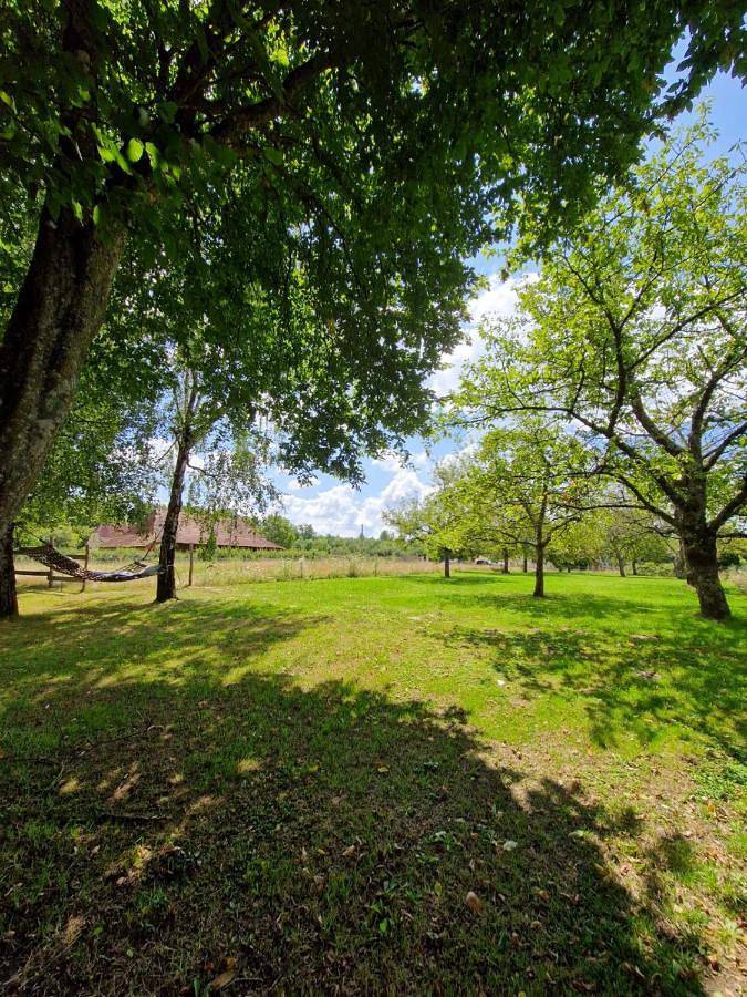 Tente pour 4 personnes, avec jardin et terrasse, animaux acceptés dans Saône-et-Loire - 3