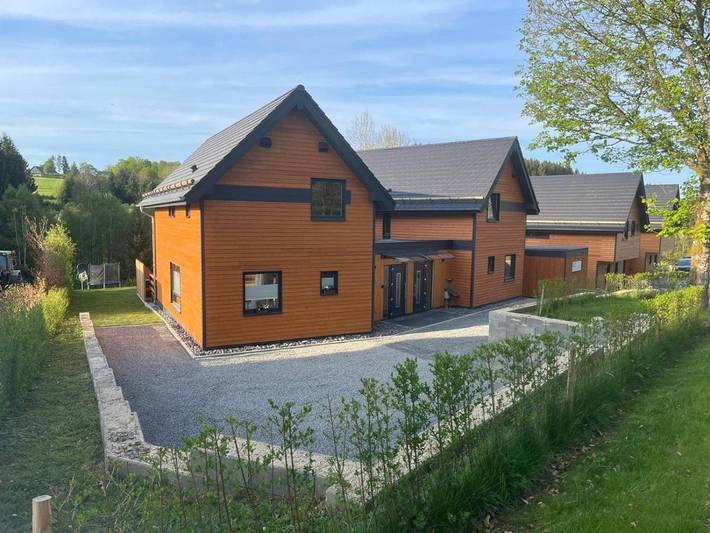 Location de vacances pour 5 personnes, avec jacuzzi et piscine ainsi que jardin et sauna, adapté aux familles à Butgenbach - 2