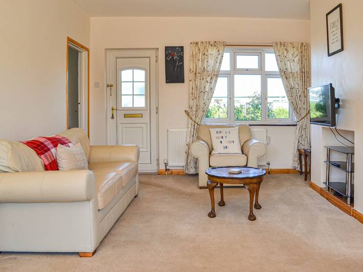 Log cabin for 8 people, with garden, with pets in Hunstanton