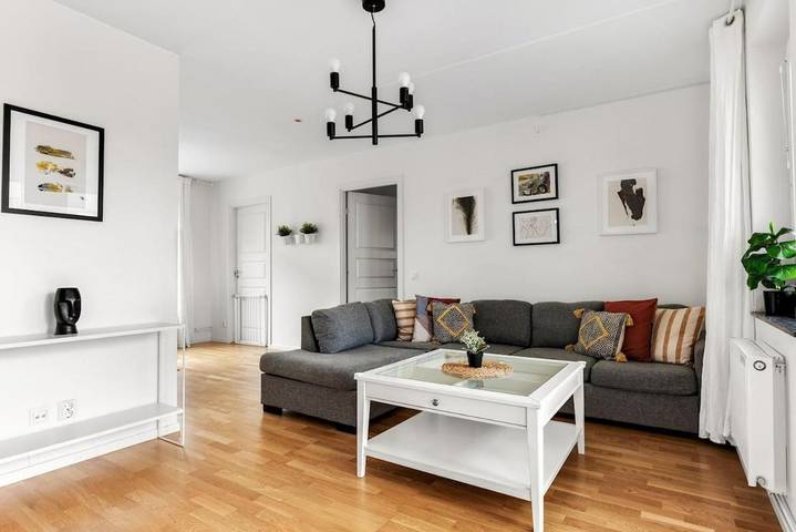 Lägenhet för 5 Personer, med trädgård och balkong i Sundbyberg