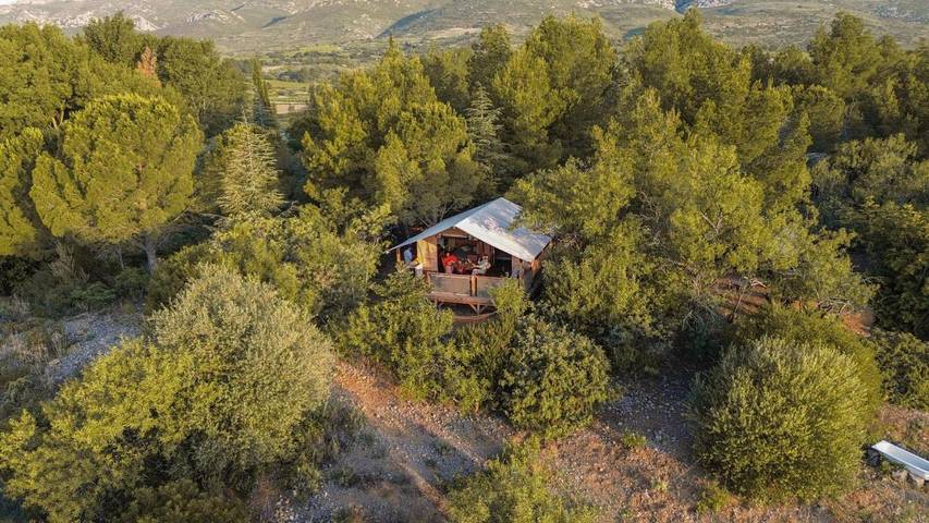 Gîte pour 2 personnes, avec jacuzzi et jardin ainsi que bassin pour enfant et piscine, animaux acceptés à Tuchan