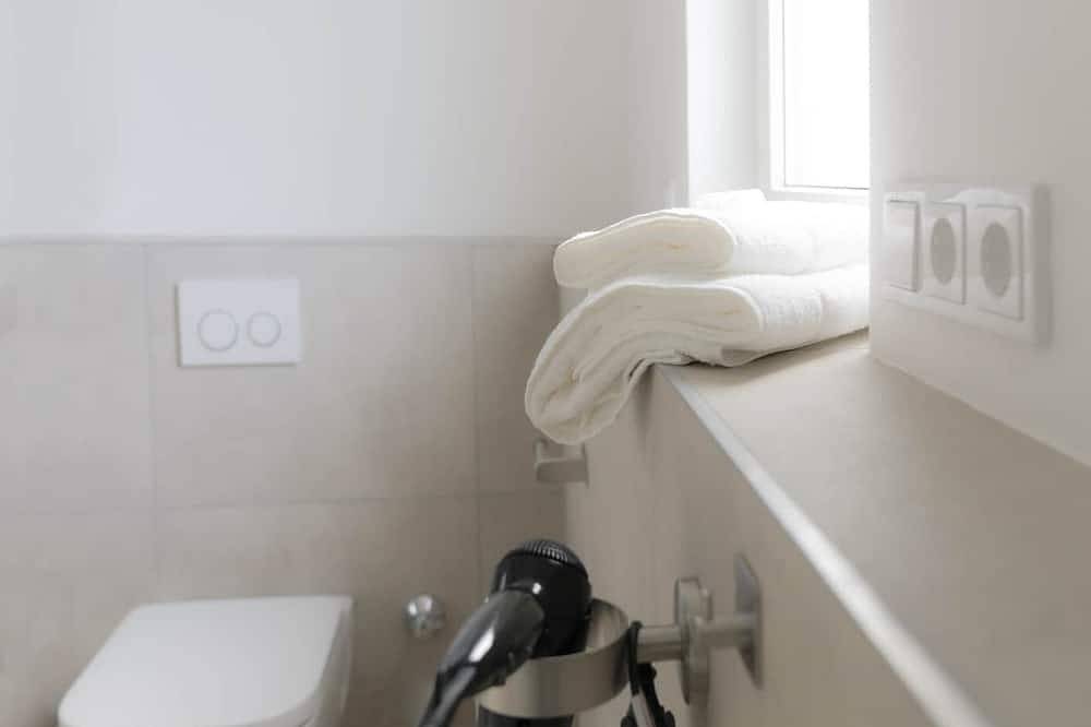 Ganze Wohnung, Studio Apartment Nr. 9 im 2. Stock rechts (Straßenseite, Dachterrasse) in Dormagen, Düsseldorf und Umgebung