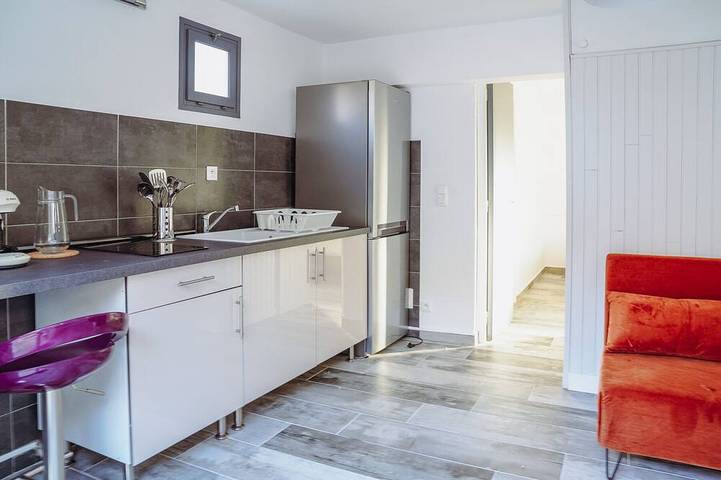 Gîte pour 4 personnes, avec piscine et jardin