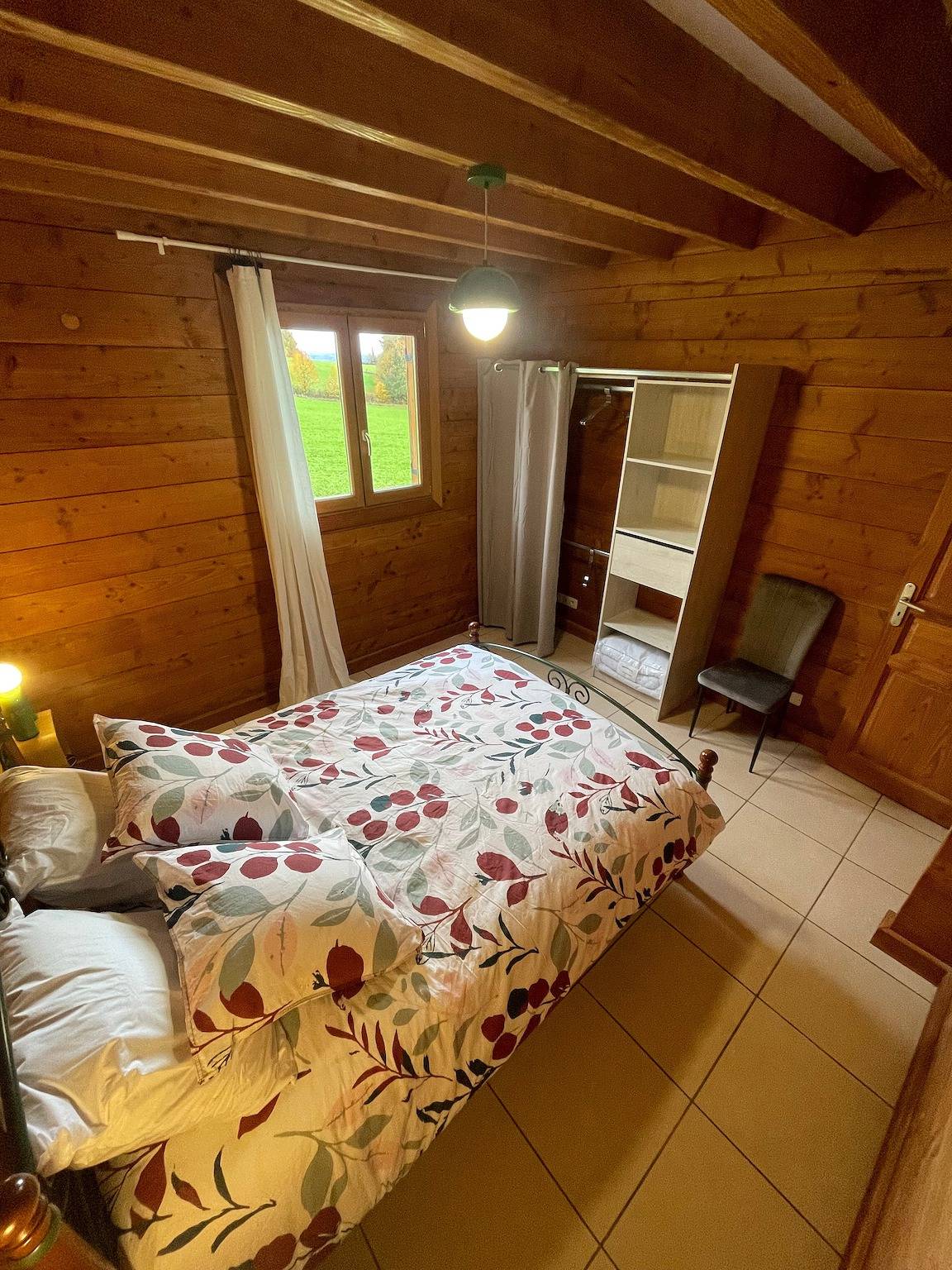 Chalet “Le De Noblat” with Shared Terrace, Private Garden, and Wi-Fi in Saint-Léonard-de-Noblat, Limoges region