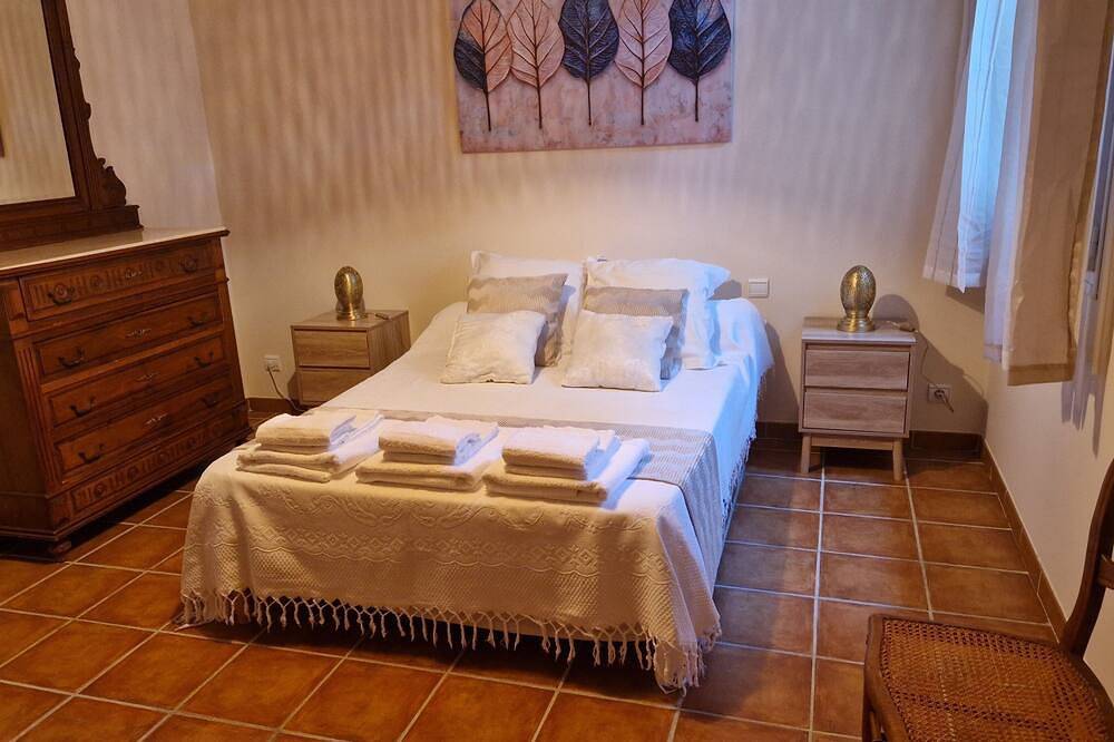 Large T2 with parking and garden in Gémenos, Marsella region