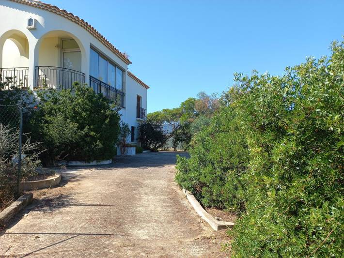 Cottage with a large garden and beautiful views in Tiuccia, Casaglione