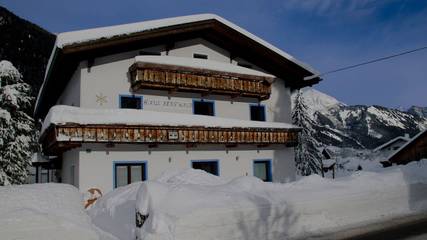 Ferienwohnung für 5 Personen, mit Sauna und Garten, mit Haustier in Bichlbach