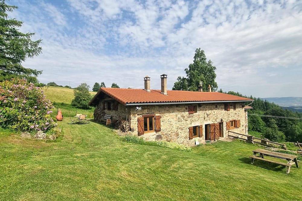 Gîte confortable au cœur du Pilat avec vue imprenable in Doizieux, Parc Naturel Régional du Pilat