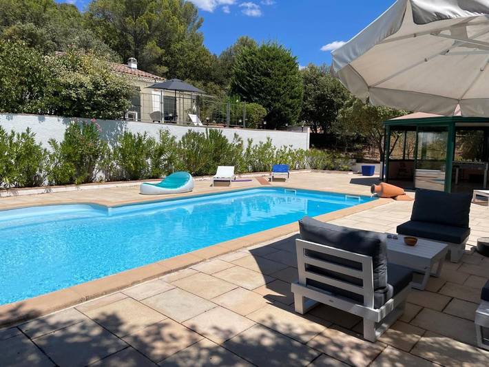 Location de vacances pour 6 personnes, avec vue ainsi que piscine et jardin à Moissac-Bellevue