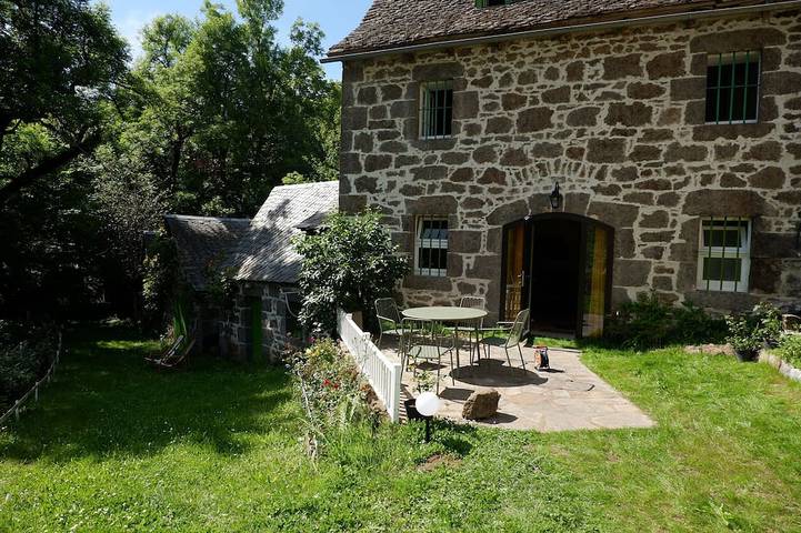Gîte pour 2 personnes, avec jardin dans Girgols