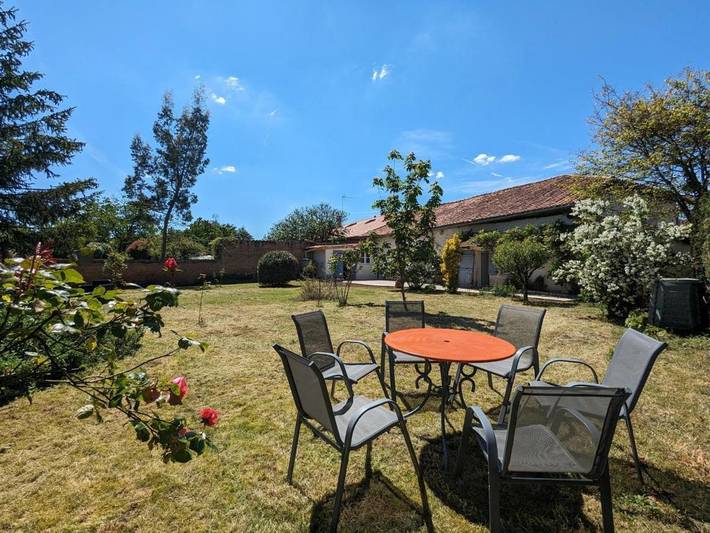 Location de vacances pour 4 personnes, avec Terrasse et Jardin à Chasseneuil-sur-Bonnieure