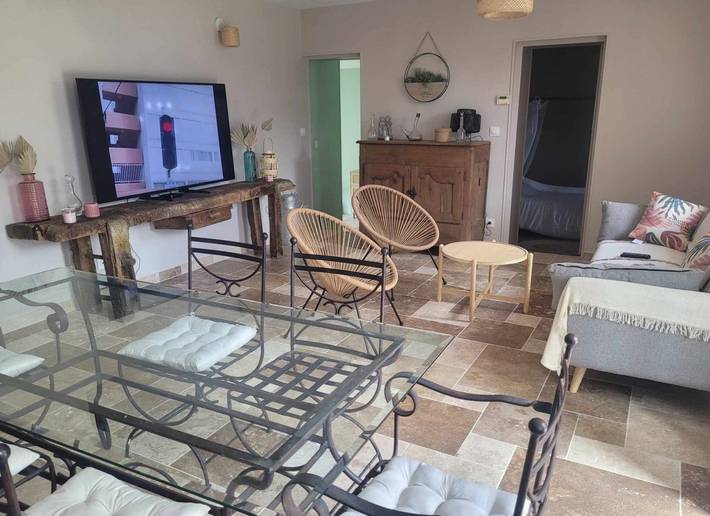 Gîte pour 6 personnes, avec terrasse et jardin à Cerbois