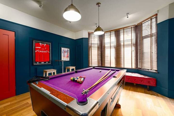 City Retreat w/Hot Tub+Games Room+Twin BBQ+Parking in Cardiff, Cardiff region