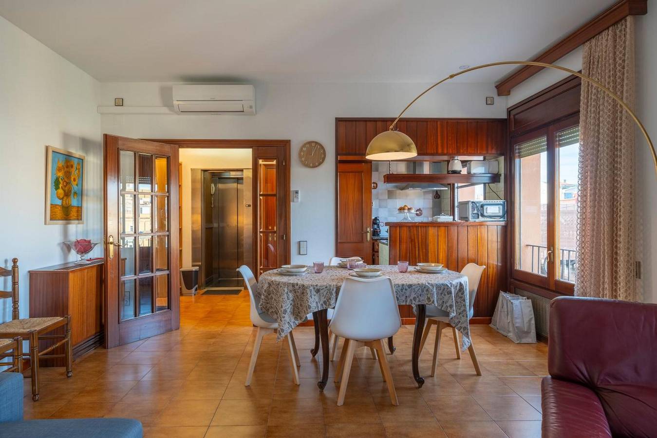 Appartement entier, Appartement « Classic Can Jeroni » avec terrasse privée, Wi-Fi et climatisation in Figueras, Haut-Ampurdan