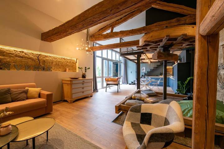 Gîte pour 4 personnes, avec piscine ainsi que jacuzzi et jardin, animaux acceptés à Vourles