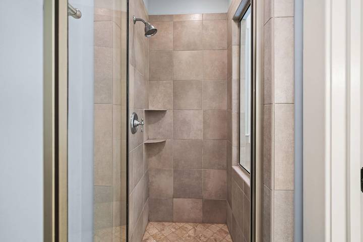 Vacation rental for 8 people, with hot tub and yard in St. Simons Island