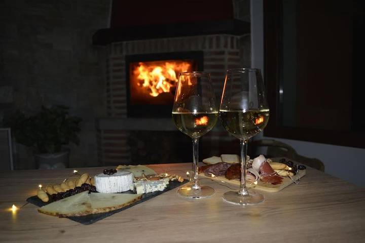 Apartamento para 6 personas, con vistas además de piscina y jardín en Arenas de San Pedro