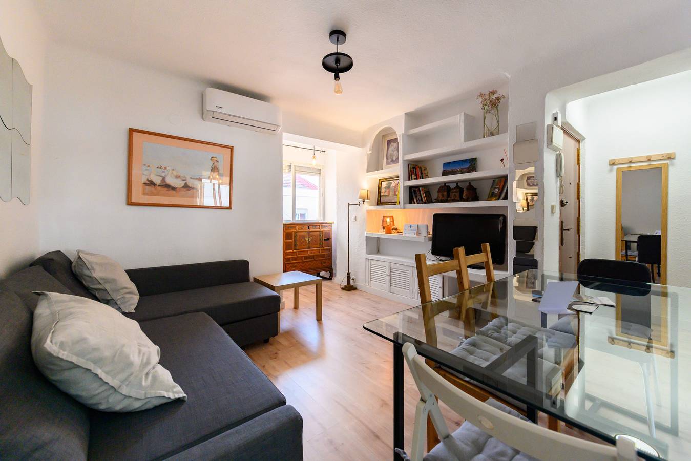 Apartamento entero, M Amplio piso 2 dormitorios en La Latina in Madrid, Área Metropolitana de Madrid