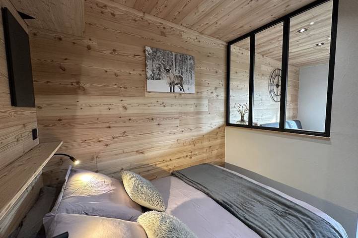 Gîte pour 4 personnes, avec jardin ainsi que terrasse et piscine dans Saint-Jean-Montclar - 2