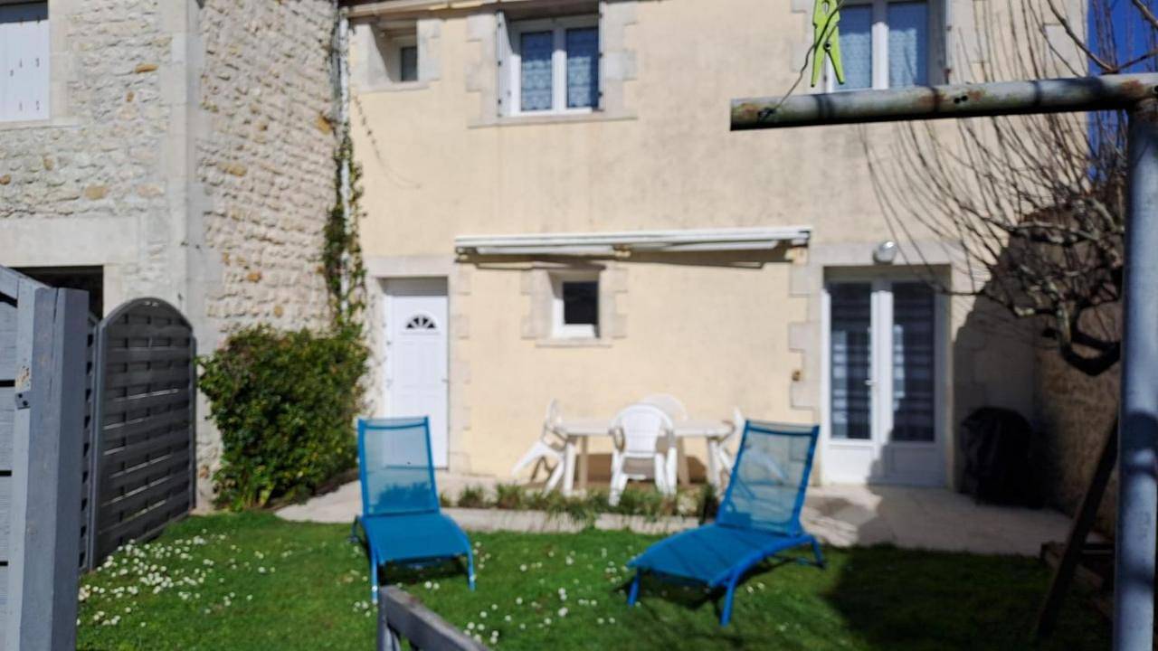 Maison de village au calme in Saujon, Côte de Beauté