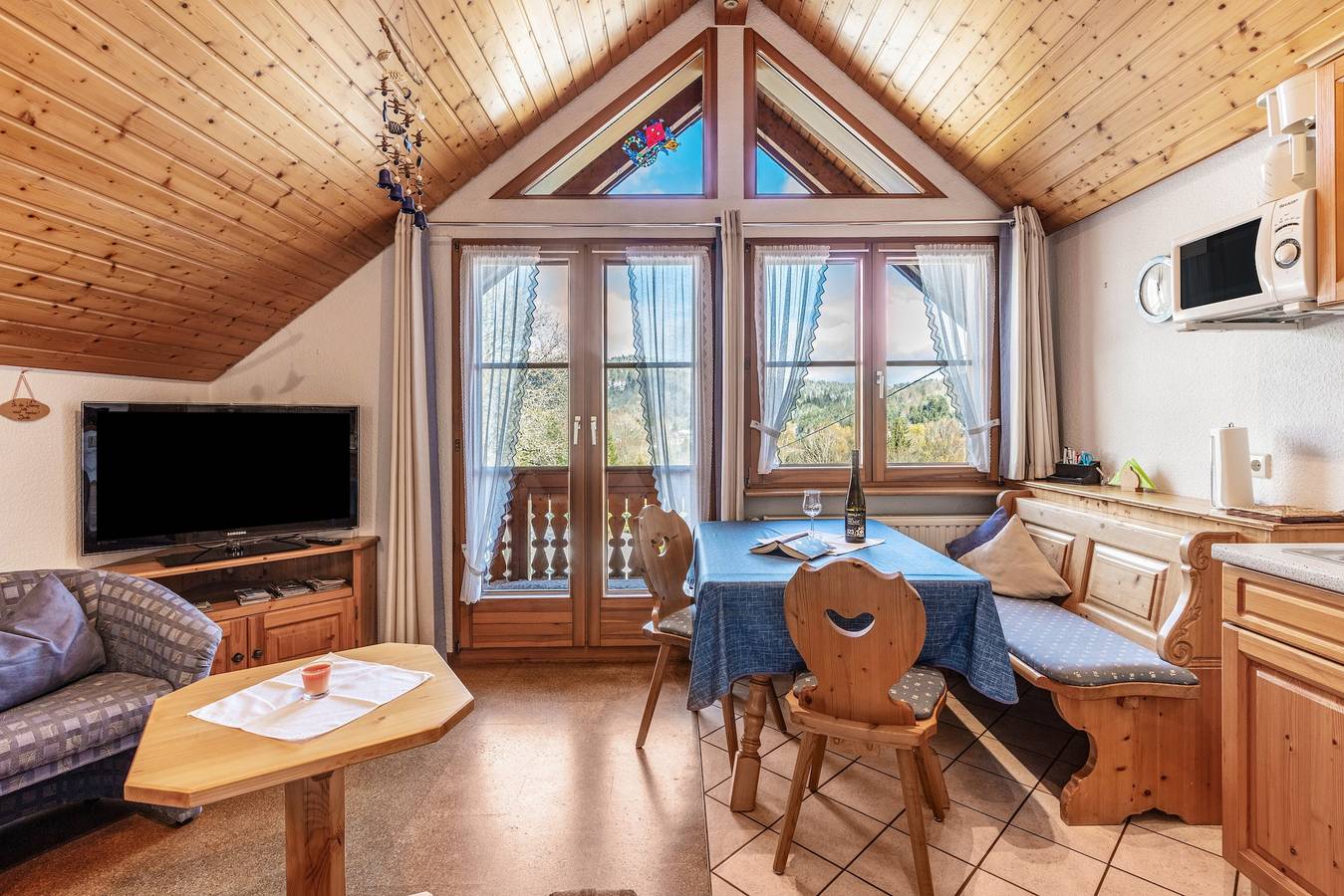 Ganze Wohnung, Ferienwohnung "Widercherie" mit Gemeinschaftsgarten, Balkon und Wi-Fi in Dachsberg, Südschwarzwald