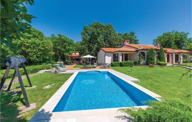 Ferienhaus für 7 Personen, mit Whirlpool und Pool sowie Sauna in Belavici