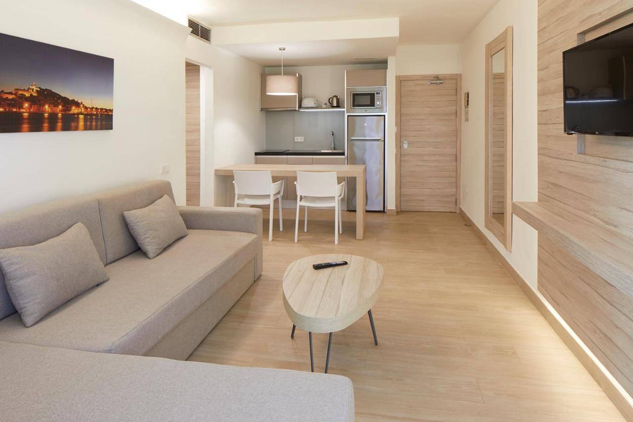 Sol Bahía Ibiza Suites in Sant Antoni de Portmany, Ibiza de l'Ouest