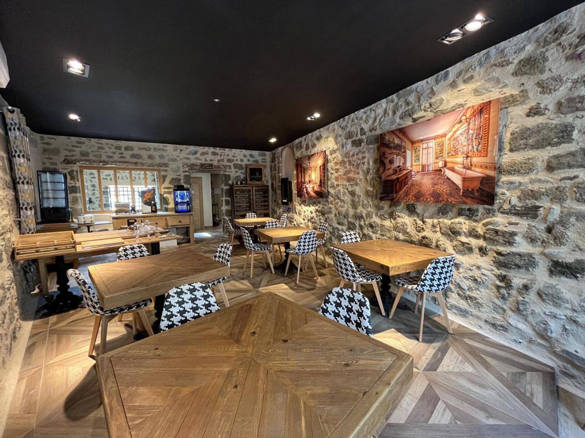 Le 19 - 38m2 Terrasse Jacuzzi - Centre Historique - Clim in Langeac, Haute-Loire