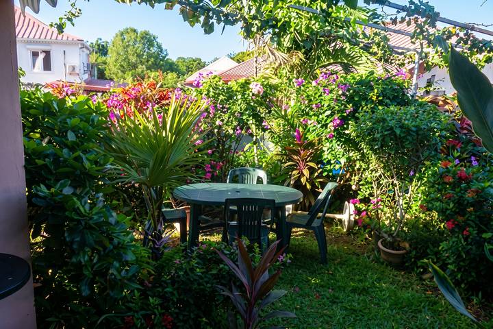 Entire apartment, Cozy apartment in Sainte Anne, 30 m² with garden in Sainte-Anne, Martinique
