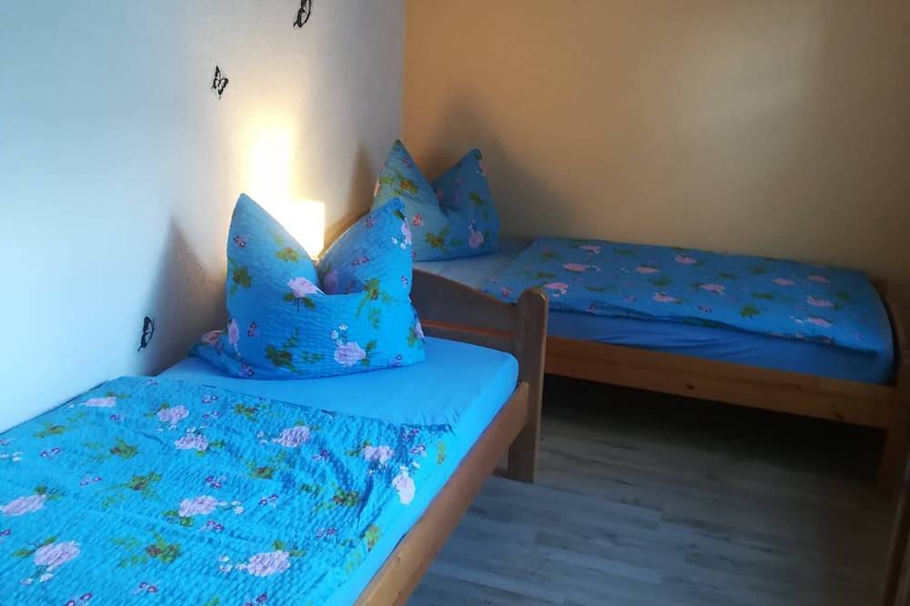 Ganze Wohnung, Große und gemütliche Ferienwohnung mit überdachtem Freisitz und Garten in Schwarzenbach an der Saale, Landkreis Hof