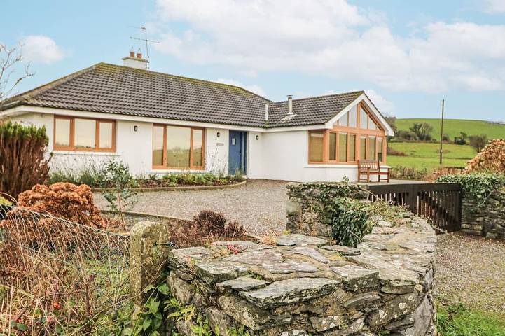Cottage for 6 people, with garden, with pets in County Cork