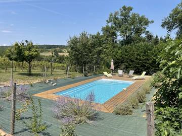 Gîte pour 6 personnes, avec terrasse ainsi que piscine et jardin à Aubiac (Lot-et-Garonne)