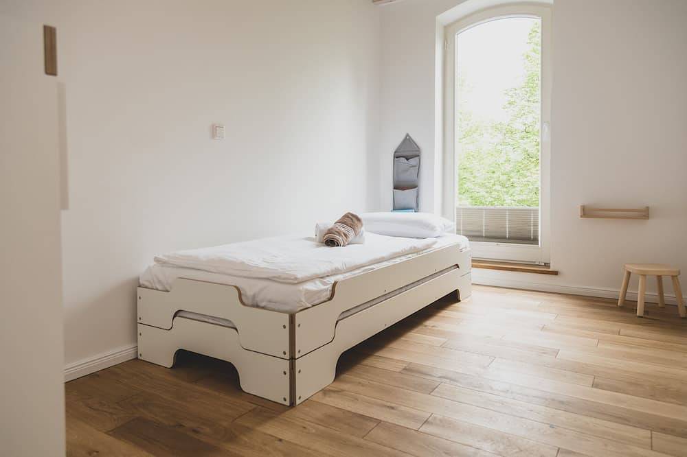 Entire apartment, \"Relaxing vacation at the historic Gulfhof Boomgaarden on the North Sea!\" in Upleward, Krummhörn